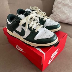 Nike dunk low vintage green womens